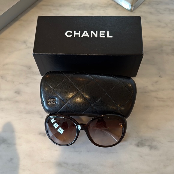 Chanel Sunglasses dark brown with creamy gold sides - Picture 1 of 9